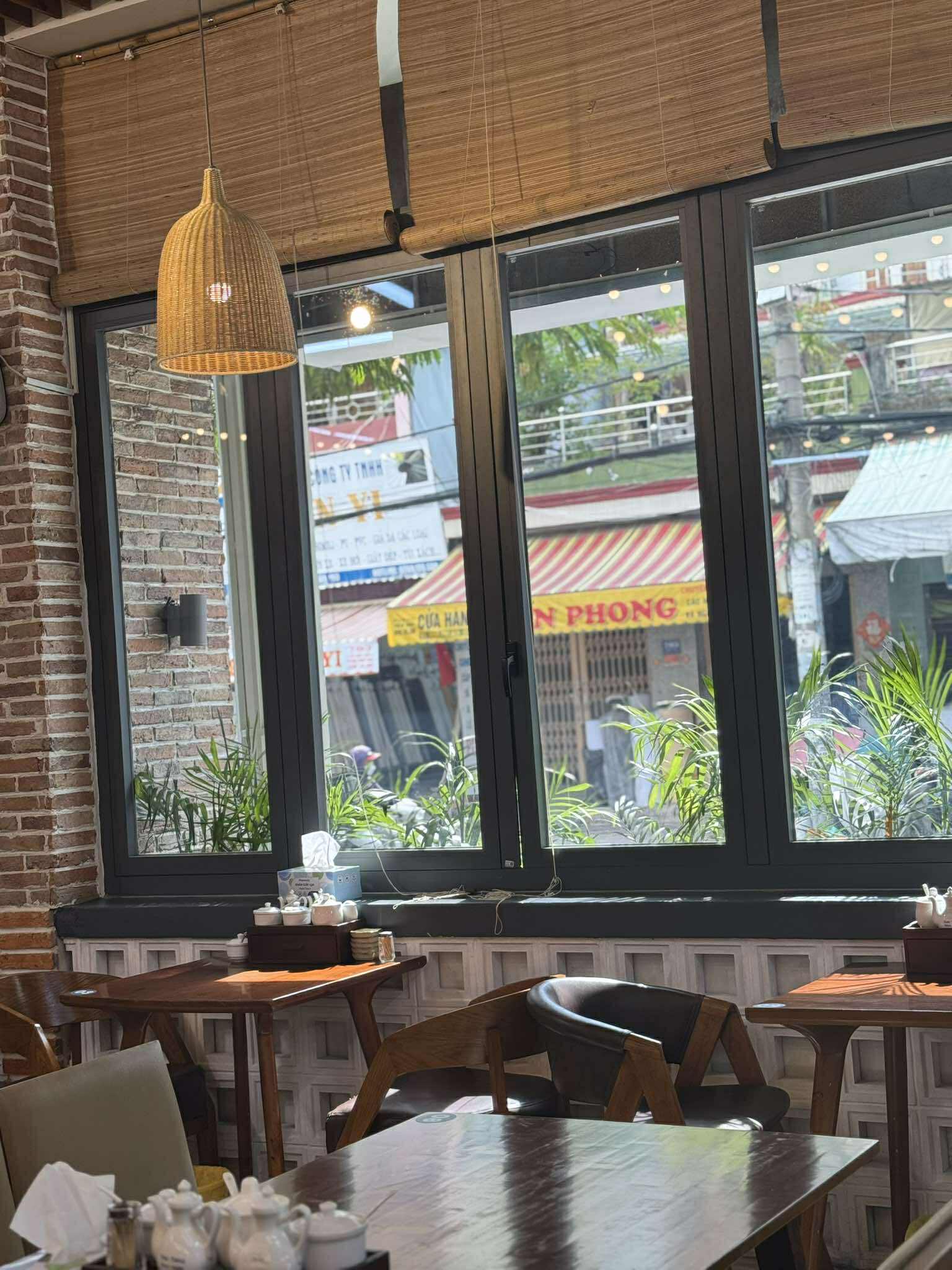 Không gian nhà hàng