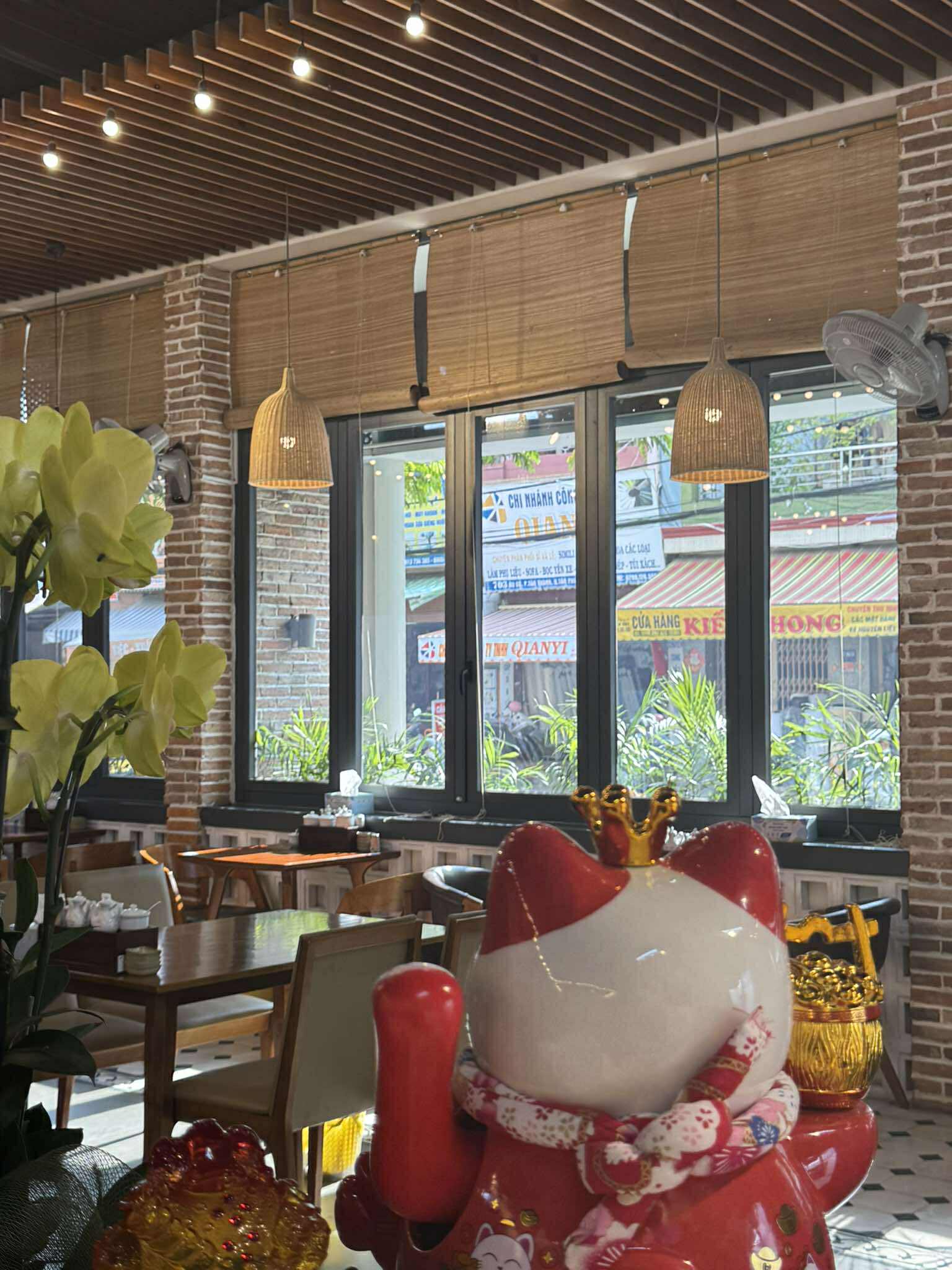 Không gian nhà hàng