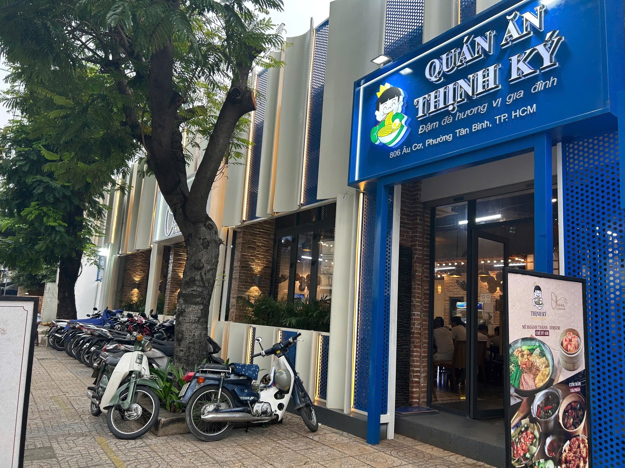 Không gian nhà hàng